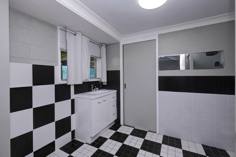 Photo - 28 Tuncurry Street, Tuncurry NSW 2428 - Image 3