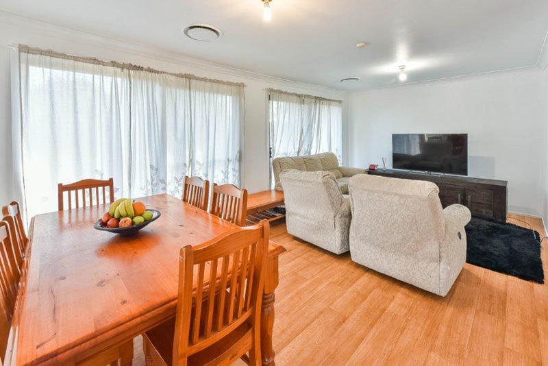 Photo - 28 Turquoise Place, Eagle Vale NSW 2558 - Image 3