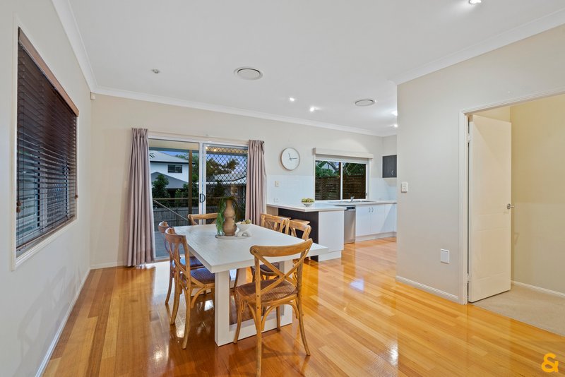 Photo - 28 Ure Street, Wynnum QLD 4178 - Image 6