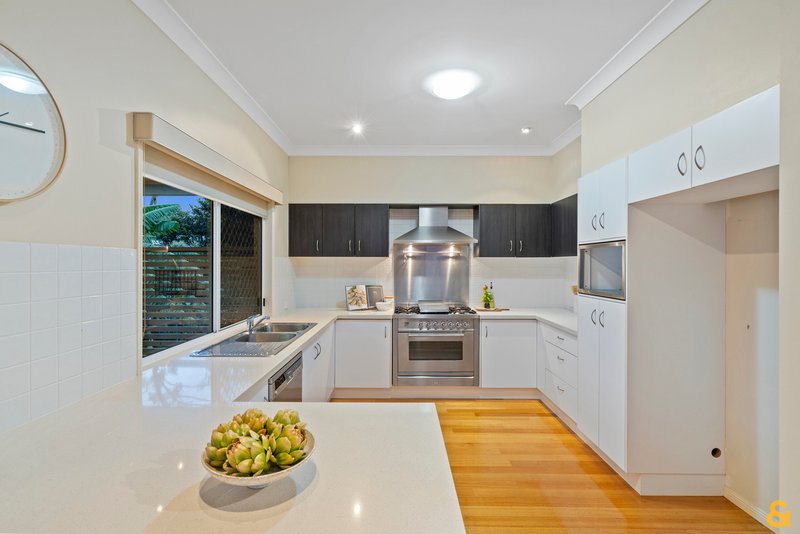 Photo - 28 Ure Street, Wynnum QLD 4178 - Image 7