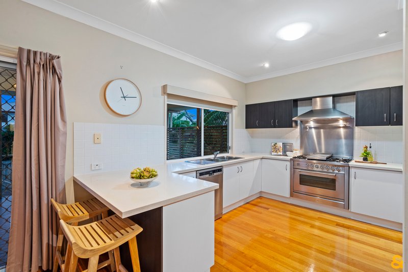 Photo - 28 Ure Street, Wynnum QLD 4178 - Image 8