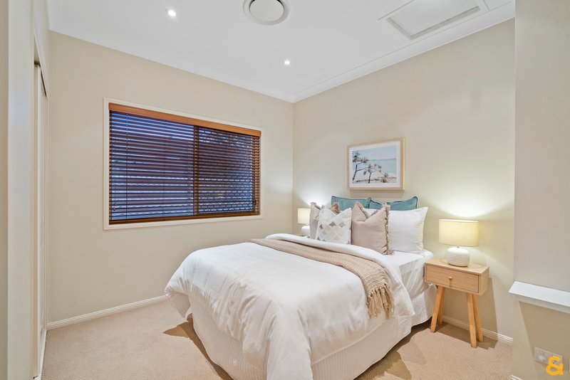 Photo - 28 Ure Street, Wynnum QLD 4178 - Image 13