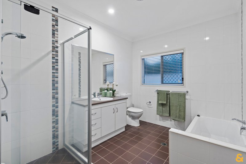 Photo - 28 Ure Street, Wynnum QLD 4178 - Image 14