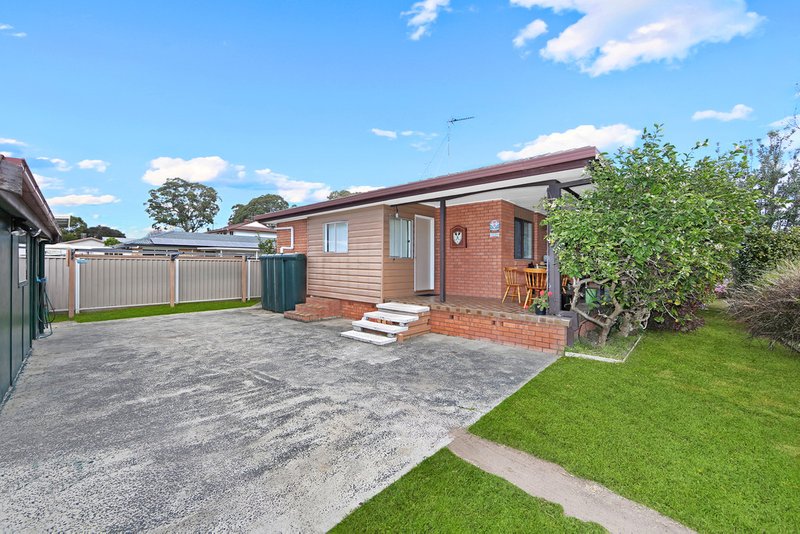 Photo - 28 Vales Road, Mannering Park NSW 2259 - Image 6