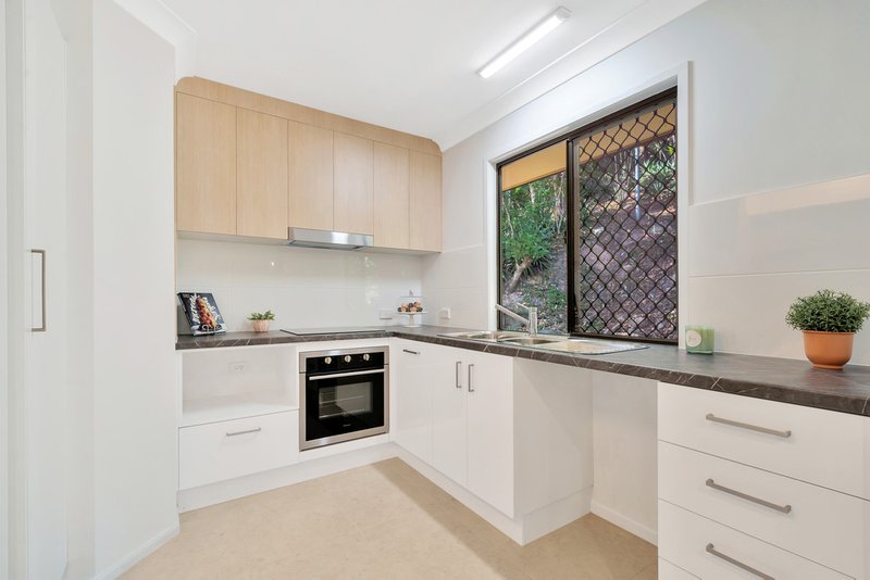 Photo - 28 Van Dieman Cres , Springwood QLD 4127 - Image 21