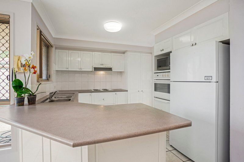 Photo - 28 Vancouver Drive, Robina QLD 4226 - Image 3