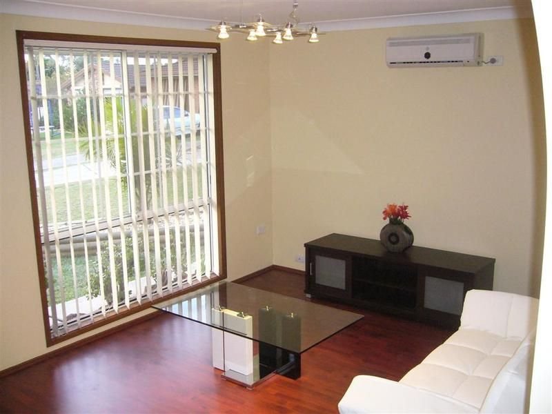 Photo - 28 Vauxhall Pl , Ingleburn NSW 2565 - Image 3