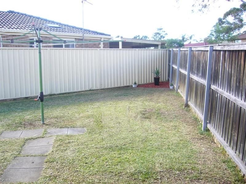 Photo - 28 Vauxhall Pl , Ingleburn NSW 2565 - Image 9