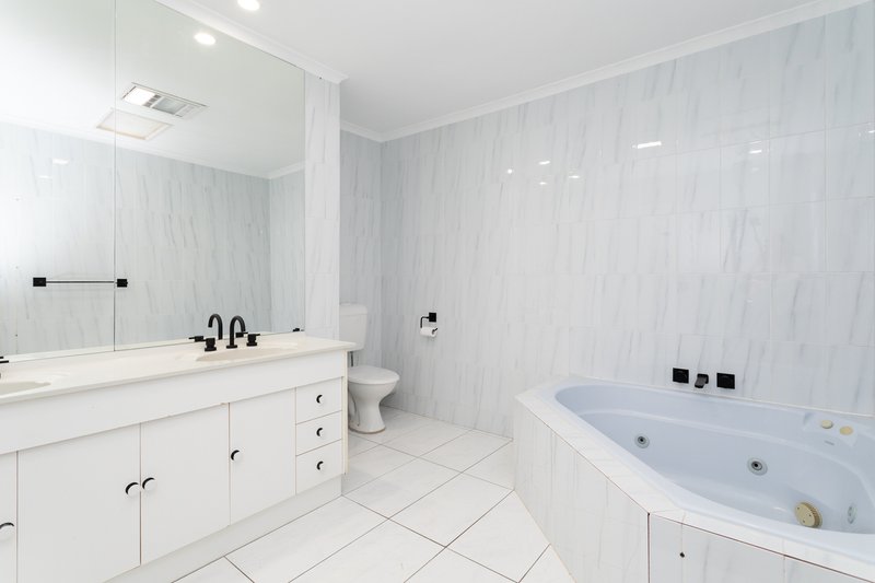 Photo - 28 Verdichio Avenue, Mermaid Waters QLD 4218 - Image 8