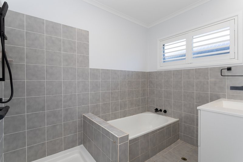 Photo - 28 Verdichio Avenue, Mermaid Waters QLD 4218 - Image 10