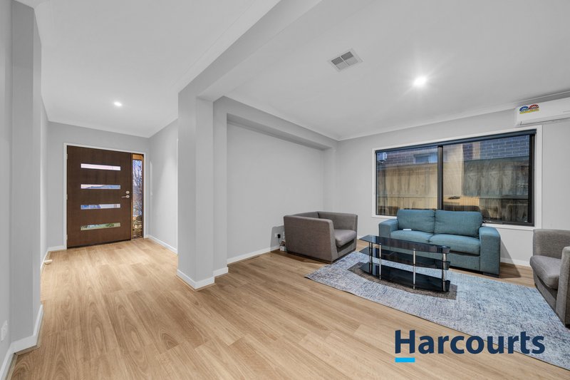 Photo - 28 Vermillion Drive, Clyde North VIC 3978 - Image 4