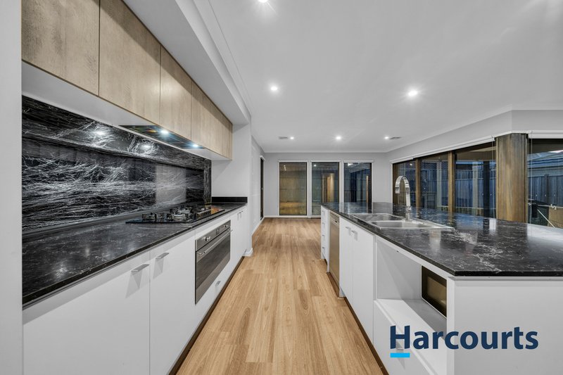 Photo - 28 Vermillion Drive, Clyde North VIC 3978 - Image 5