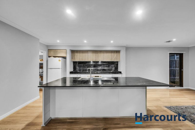 Photo - 28 Vermillion Drive, Clyde North VIC 3978 - Image 6