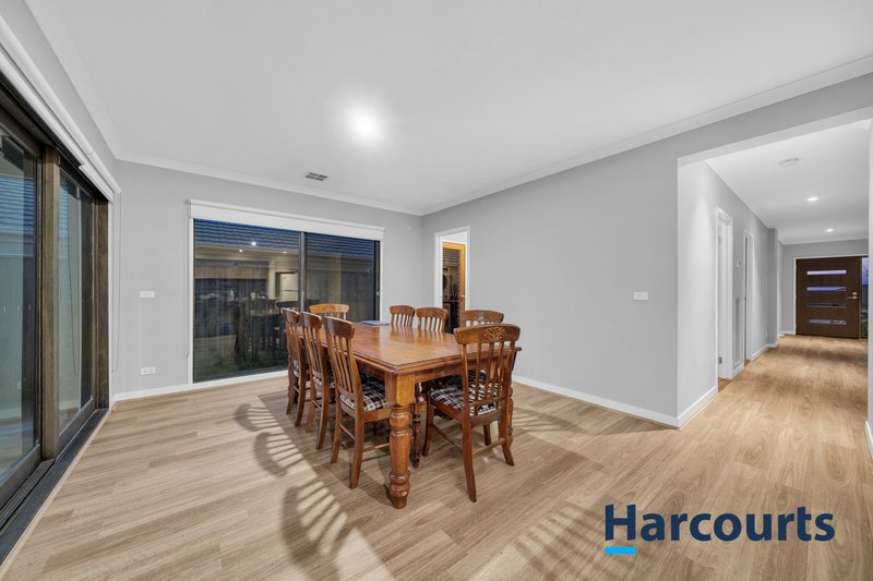 Photo - 28 Vermillion Drive, Clyde North VIC 3978 - Image 7