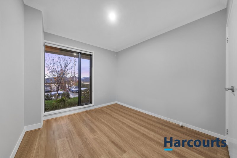 Photo - 28 Vermillion Drive, Clyde North VIC 3978 - Image 11