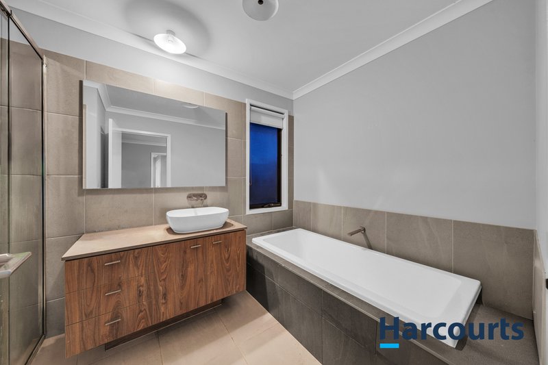 Photo - 28 Vermillion Drive, Clyde North VIC 3978 - Image 13