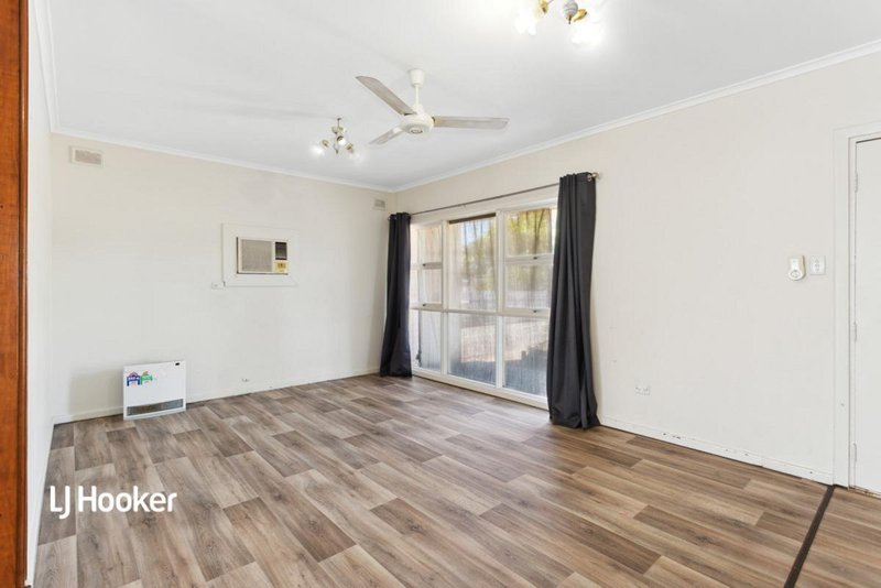 Photo - 28 Vincent Road, Smithfield Plains SA 5114 - Image 3