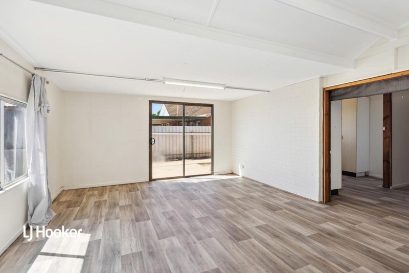 Photo - 28 Vincent Road, Smithfield Plains SA 5114 - Image 7