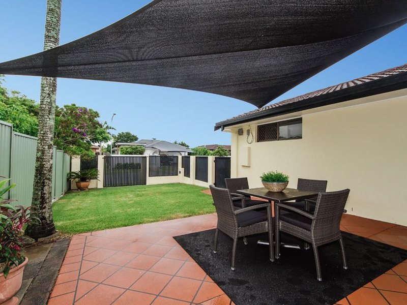 Photo - 2/8 Wagtail Court, Burleigh Waters QLD 4220 - Image 2