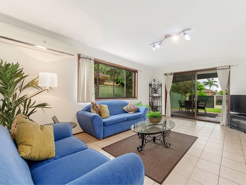 Photo - 2/8 Wagtail Court, Burleigh Waters QLD 4220 - Image 3