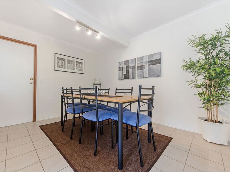 Photo - 2/8 Wagtail Court, Burleigh Waters QLD 4220 - Image 5