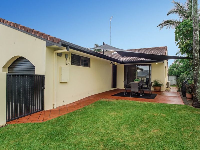 Photo - 2/8 Wagtail Court, Burleigh Waters QLD 4220 - Image 10