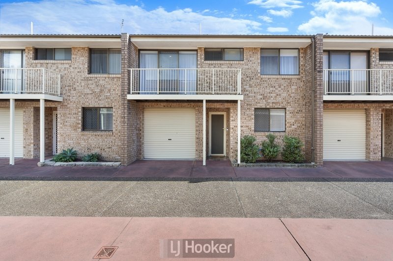 Photo - 2/8 Wallace Street, Swansea NSW 2281 - Image 2