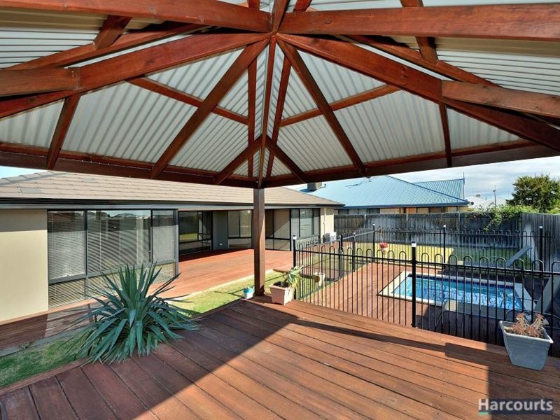 Photo - 28 Waratah Circle, Halls Head WA 6210 - Image 2