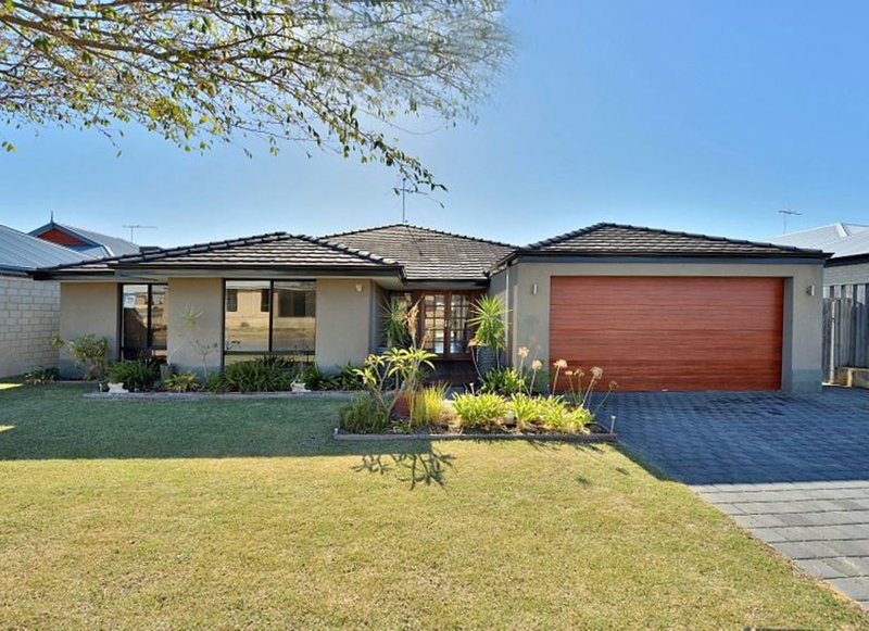 Photo - 28 Waratah Circle, Halls Head WA 6210 - Image 3