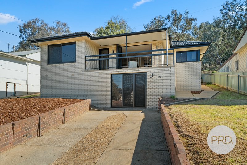 Photo - 28 Warrawong Street, Kooringal NSW 2650 - Image 1