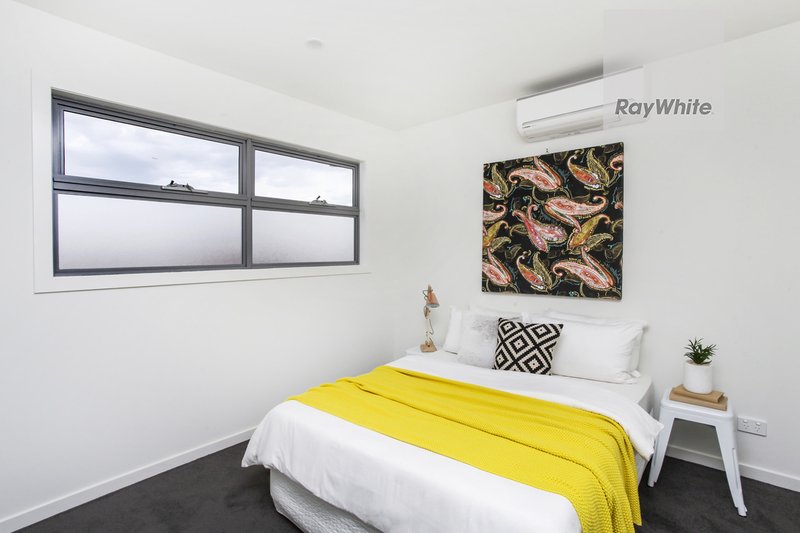 Photo - 2/8 Warwick Place, Tullamarine VIC 3043 - Image 9