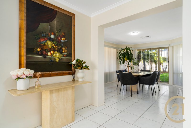 Photo - 28 Wattle Grove Drive, Wattle Grove NSW 2173 - Image 4