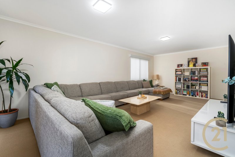 Photo - 28 Wattle Grove Drive, Wattle Grove NSW 2173 - Image 6