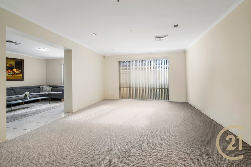 Photo - 28 Wattle Grove Drive, Wattle Grove NSW 2173 - Image 9