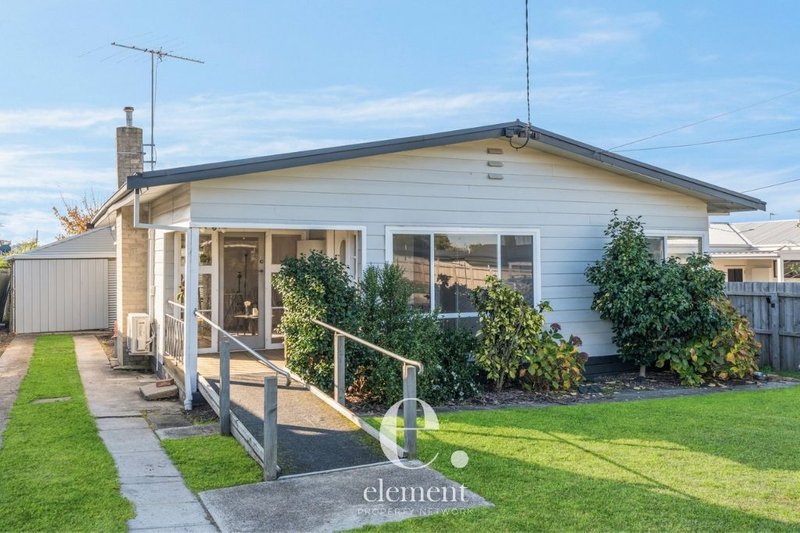 Photo - 28 Weeroona Avenue, Hamlyn Heights VIC 3215 - Image 2