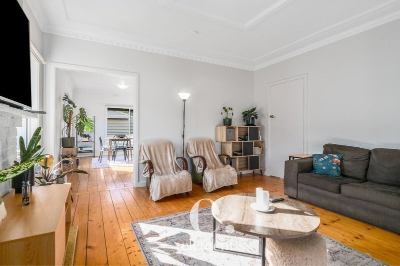 Photo - 28 Weeroona Avenue, Hamlyn Heights VIC 3215 - Image 3