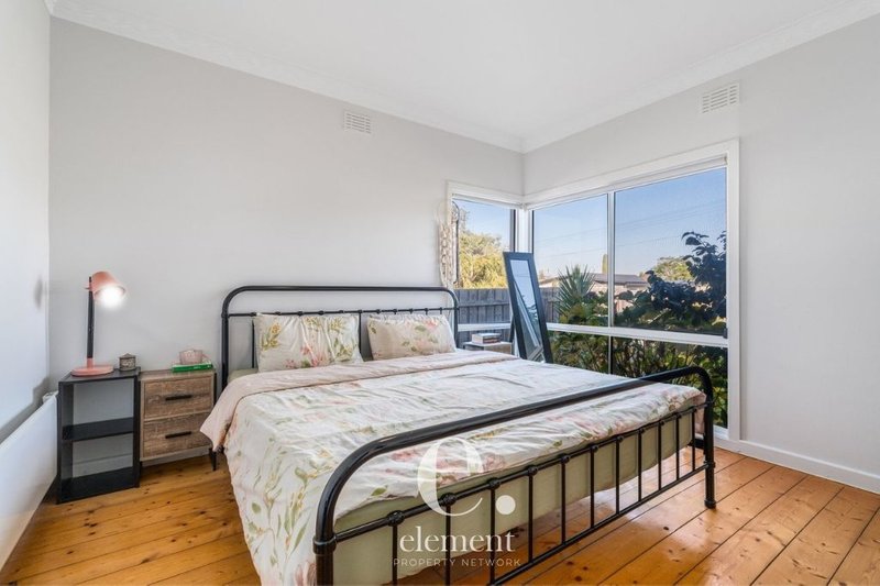 Photo - 28 Weeroona Avenue, Hamlyn Heights VIC 3215 - Image 7