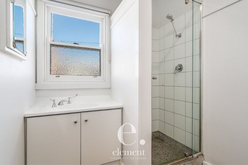 Photo - 28 Weeroona Avenue, Hamlyn Heights VIC 3215 - Image 8