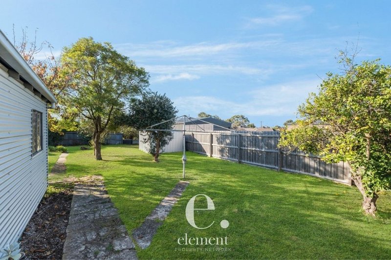 Photo - 28 Weeroona Avenue, Hamlyn Heights VIC 3215 - Image 10