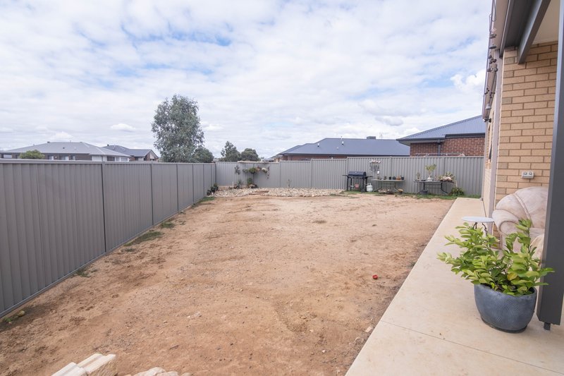 Photo - 28 Westwood Drive, Mooroopna VIC 3629 - Image 16