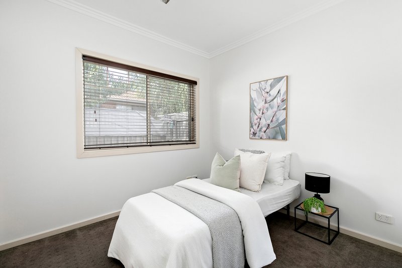 Photo - 2/8 Wheatsheaf Road, Glenroy VIC 3046 - Image 11