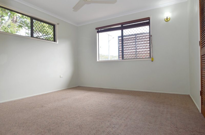 Photo - 28 Wilga Street, Kin Kora QLD 4680 - Image 11