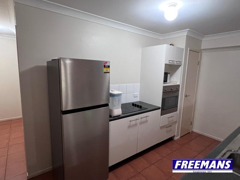 Photo - 2/8 William Street, Kingaroy QLD 4610 - Image 7