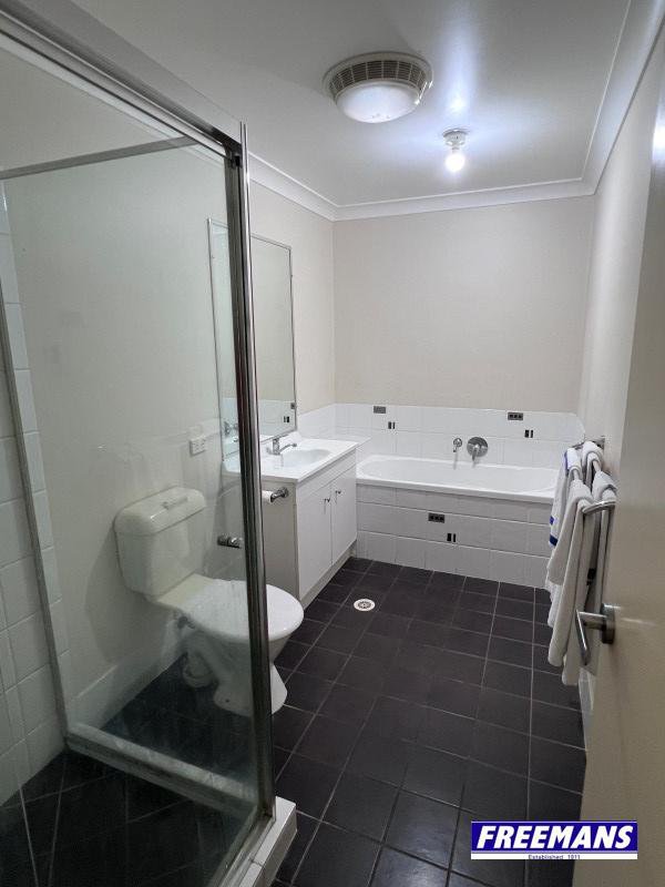 Photo - 2/8 William Street, Kingaroy QLD 4610 - Image 13