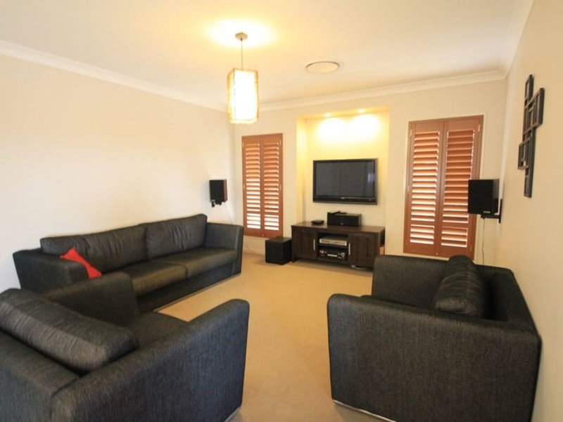 Photo - 28 Williams Crescent, North Lakes QLD 4509 - Image 3