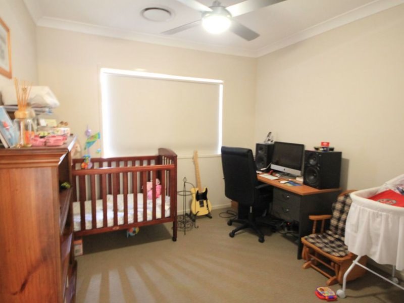 Photo - 28 Williams Crescent, North Lakes QLD 4509 - Image 7