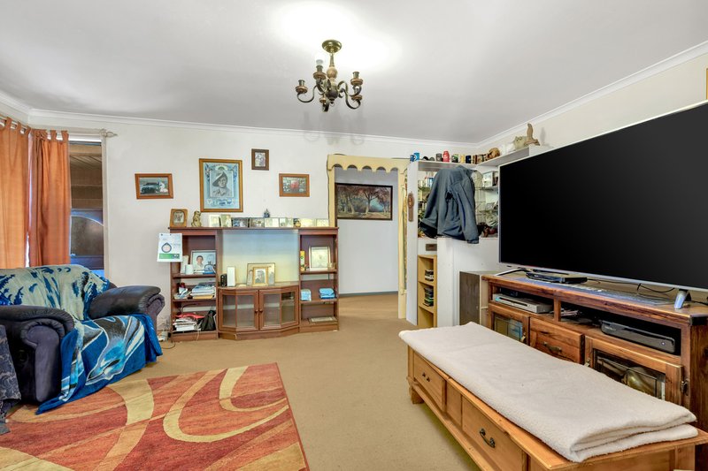 Photo - 28 Willmott Drive, Hoppers Crossing VIC 3029 - Image 5