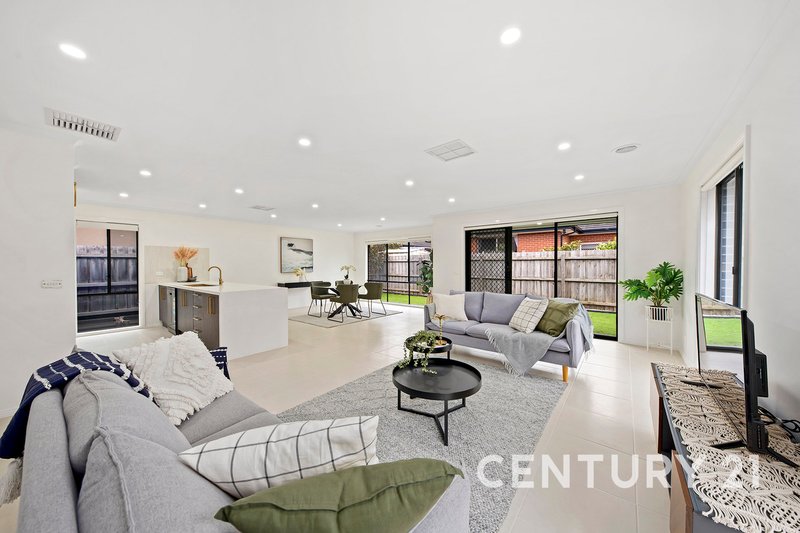 Photo - 28 Willum Way, Dandenong VIC 3175 - Image 2