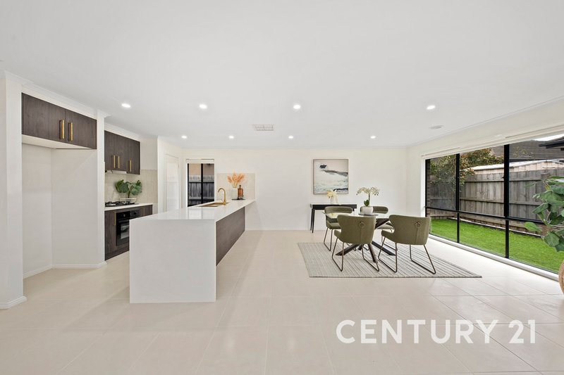 Photo - 28 Willum Way, Dandenong VIC 3175 - Image 7