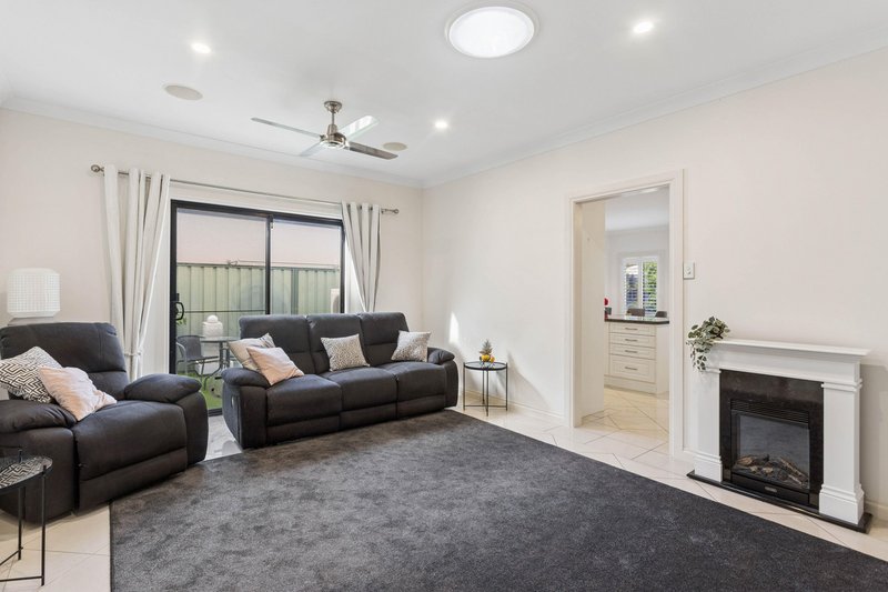 Photo - 28 Windermere Crescent, Mawson Lakes SA 5095 - Image 4
